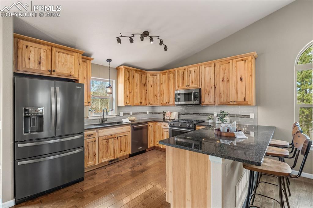 Image 17 of 48: Kitchen