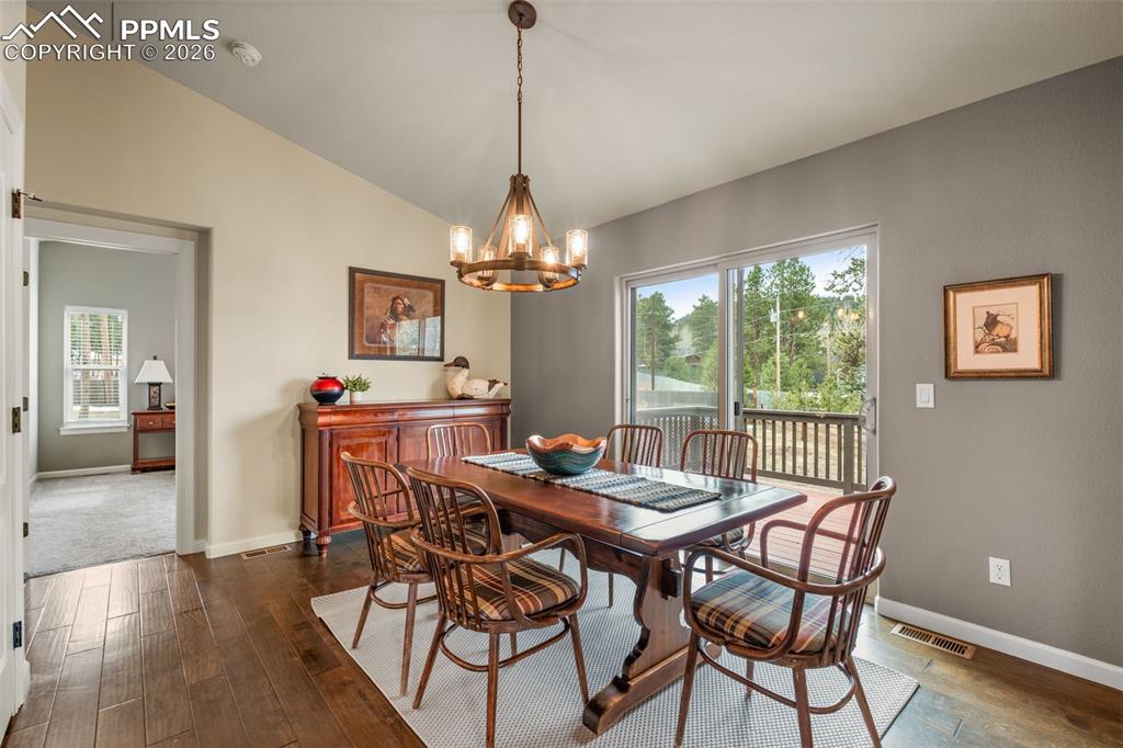 Image 21 of 48: Dining Area