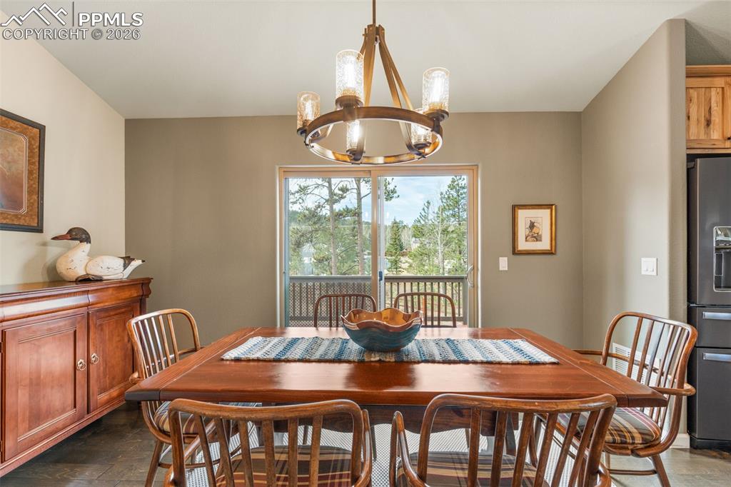 Image 22 of 48: Dining Area