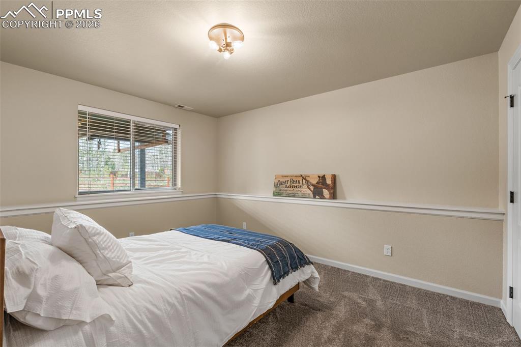 Image 32 of 48: Bedroom