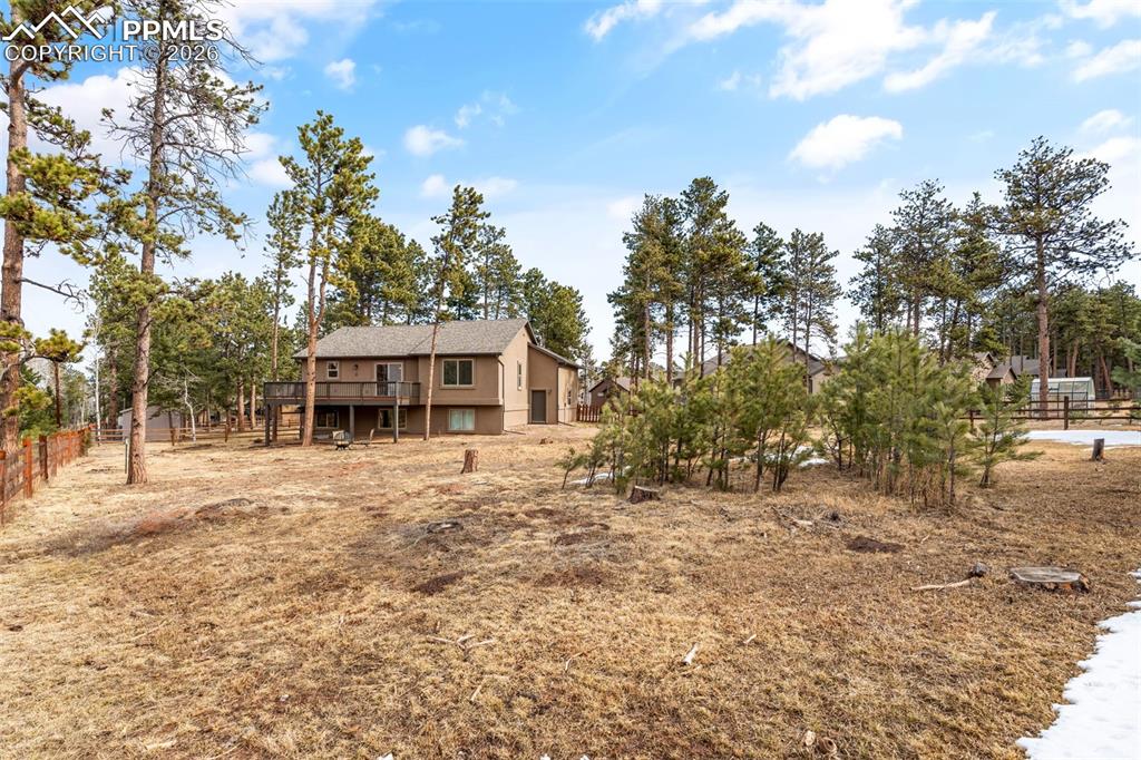 Image 46 of 48: Yard