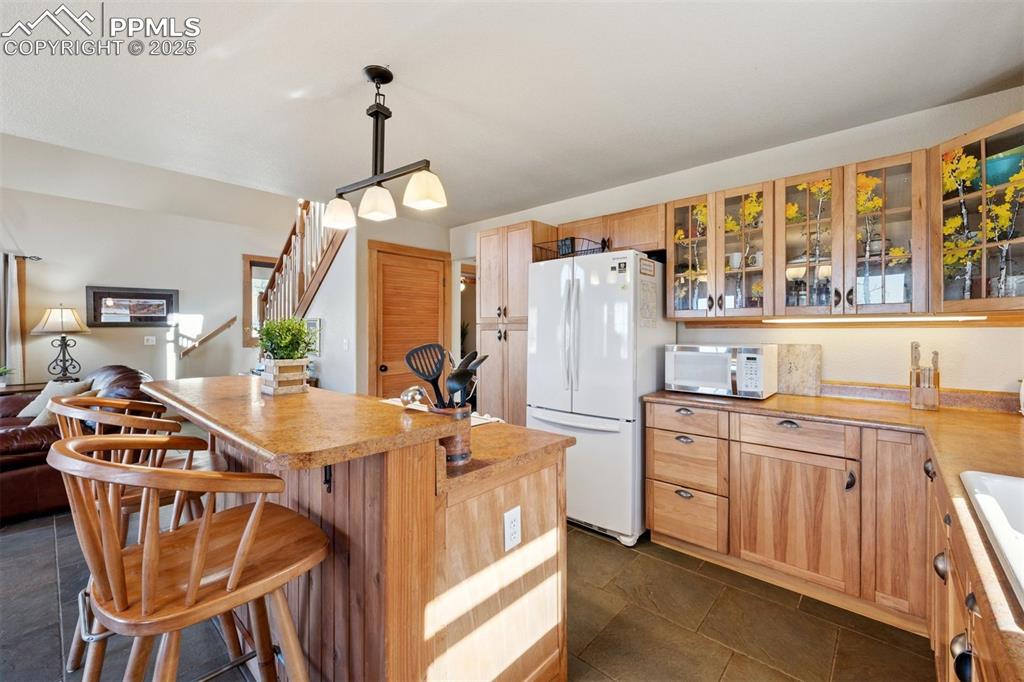 Image 10 of 49: Kitchen