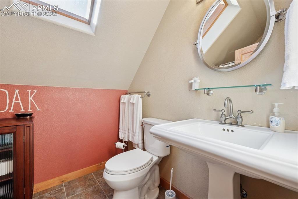 Image 19 of 49: Bathroom