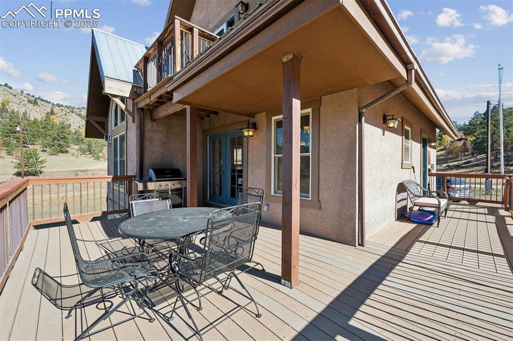 Image 28 of 49: Deck