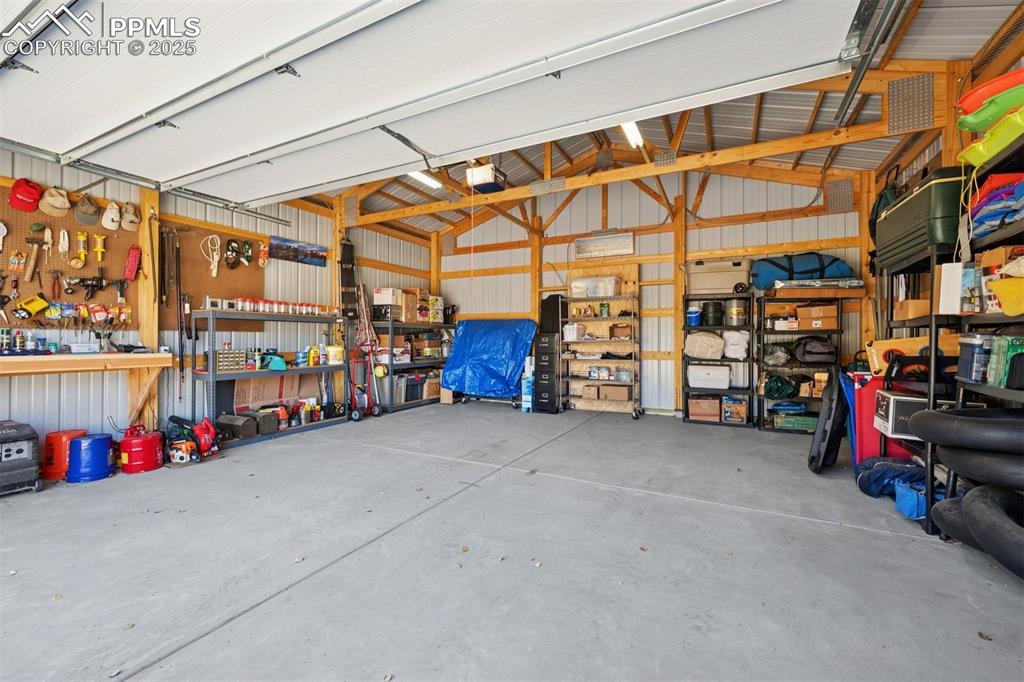 Image 31 of 49: Garage