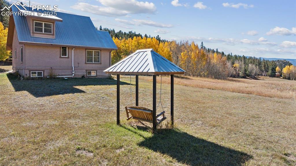 Image 45 of 49: Yard