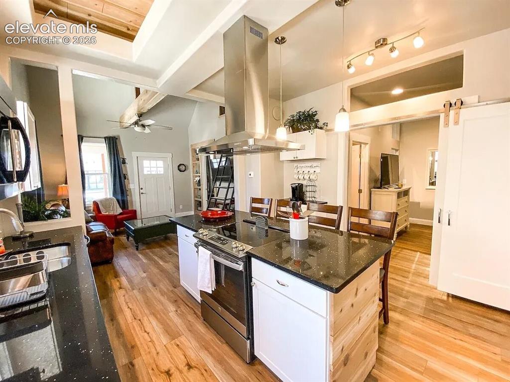 Image 8 of 50: Front Property