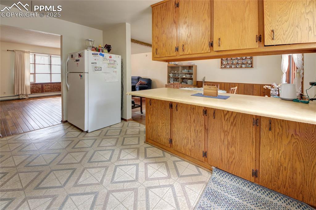 Image 16 of 43: Kitchen