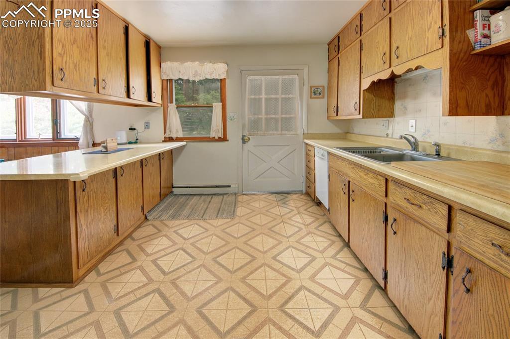 Image 17 of 43: Kitchen