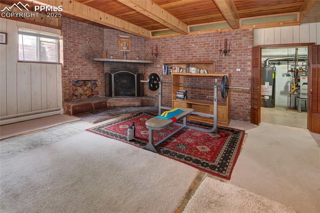 Image 27 of 43: Family Room