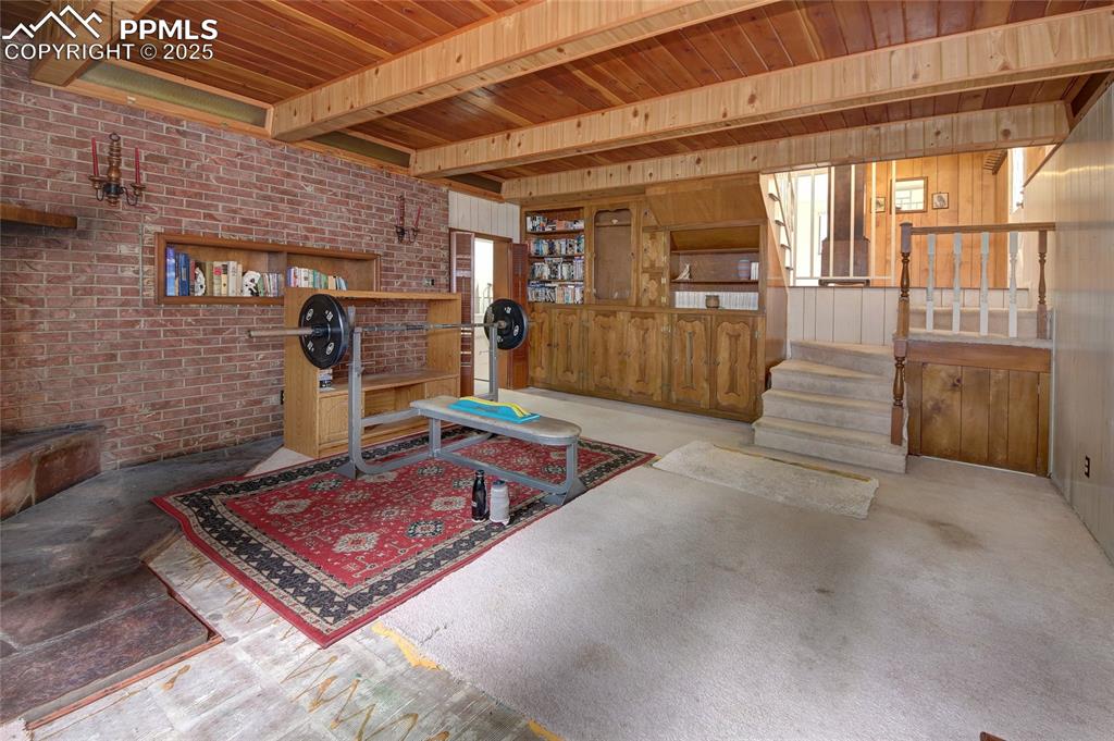 Image 28 of 43: Family Room