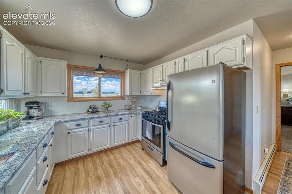 Image 11 of 50: Dining Area