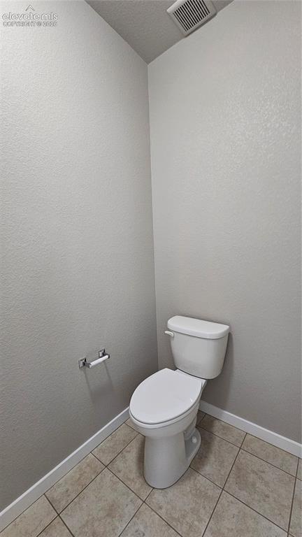 Image 19 of 50: Bathroom