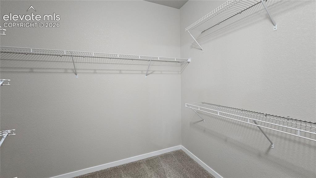 Image 21 of 50: Closet