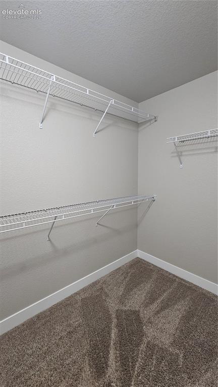 Image 40 of 50: Closet