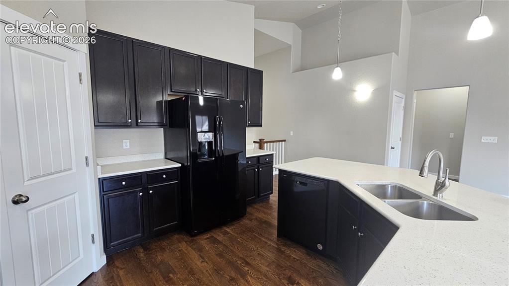 Image 9 of 50: Kitchen
