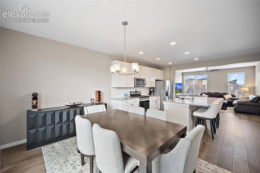 Image 11 of 48: Dining Area
