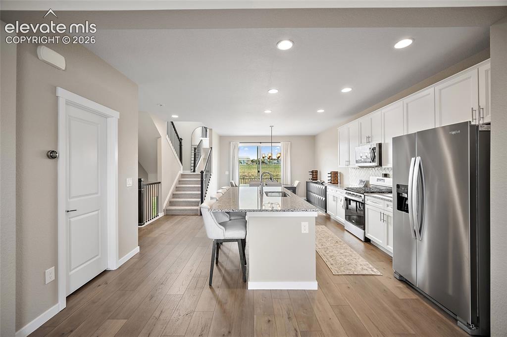 Image 19 of 48: Kitchen