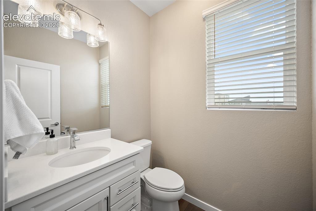 Image 22 of 48: Bathroom