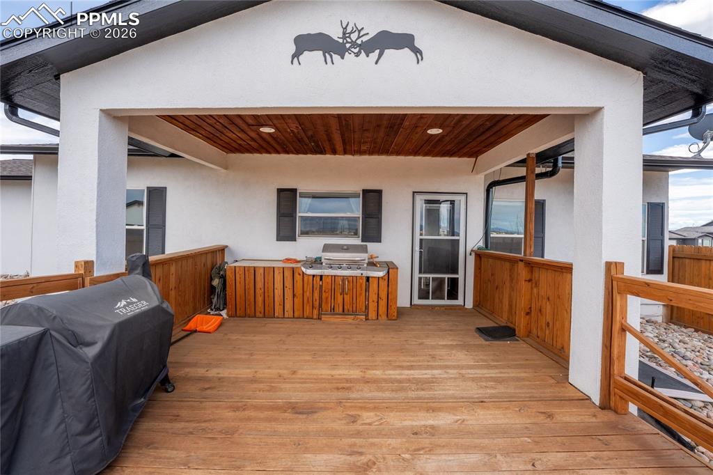 Image 37 of 47: Deck