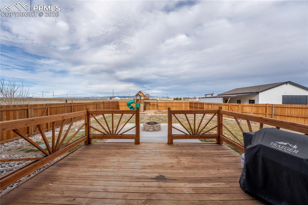 Image 38 of 47: Deck