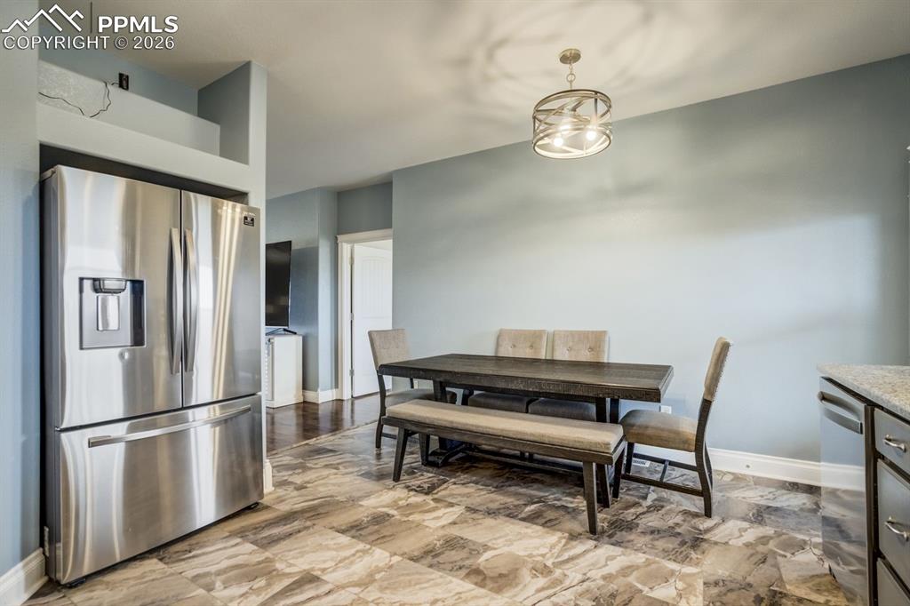 Image 9 of 34: Dining Area