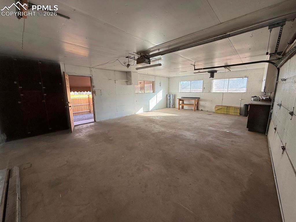 Image 24 of 24: Garage