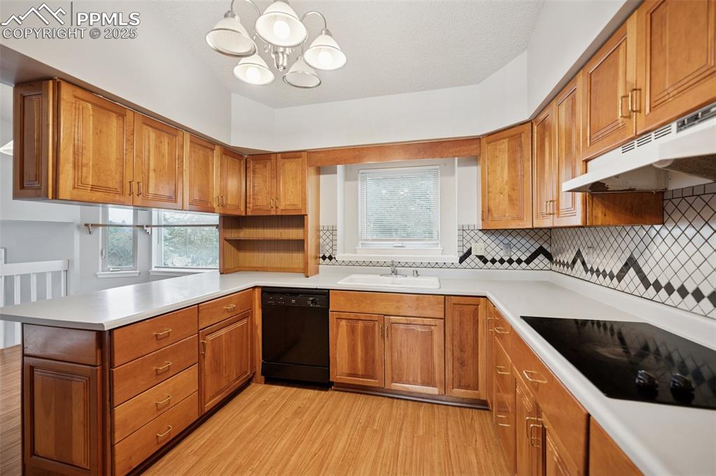 Image 11 of 42: Kitchen