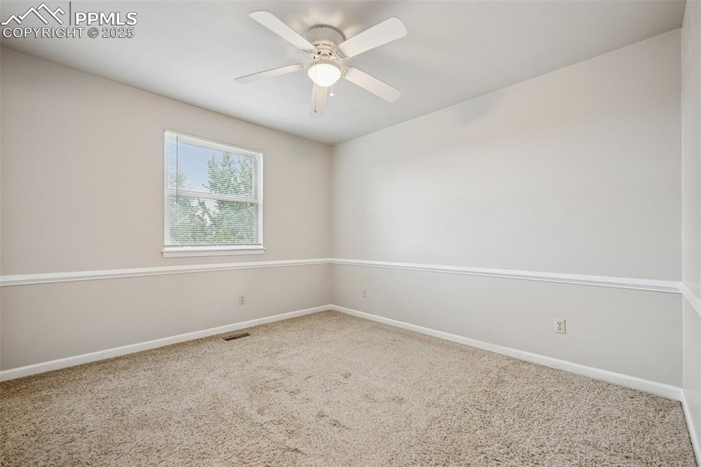 Image 19 of 42: Bedroom