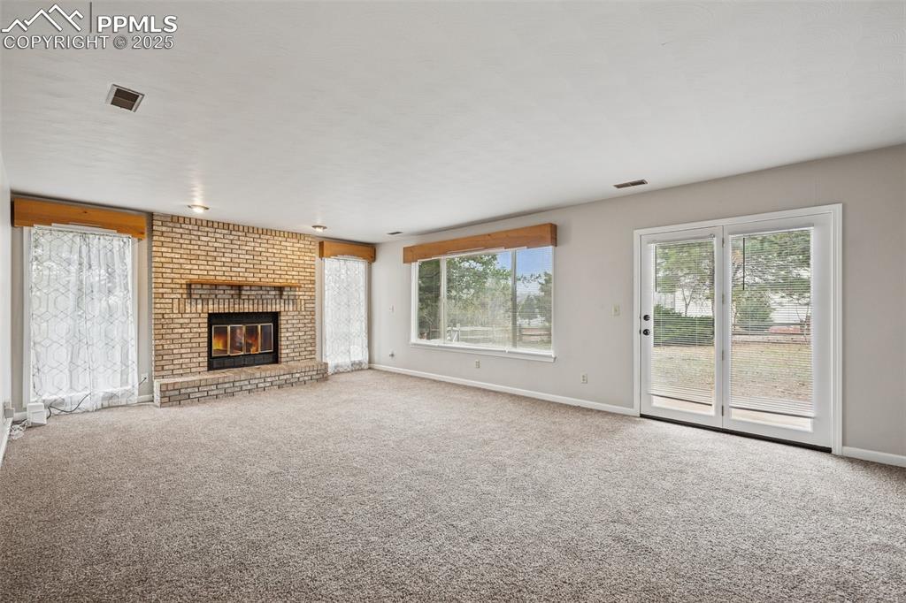 Image 4 of 42: Family Room