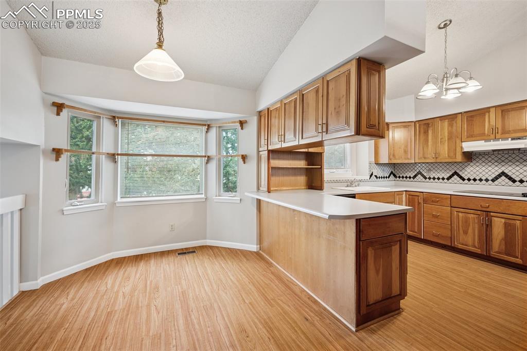 Image 7 of 42: Kitchen
