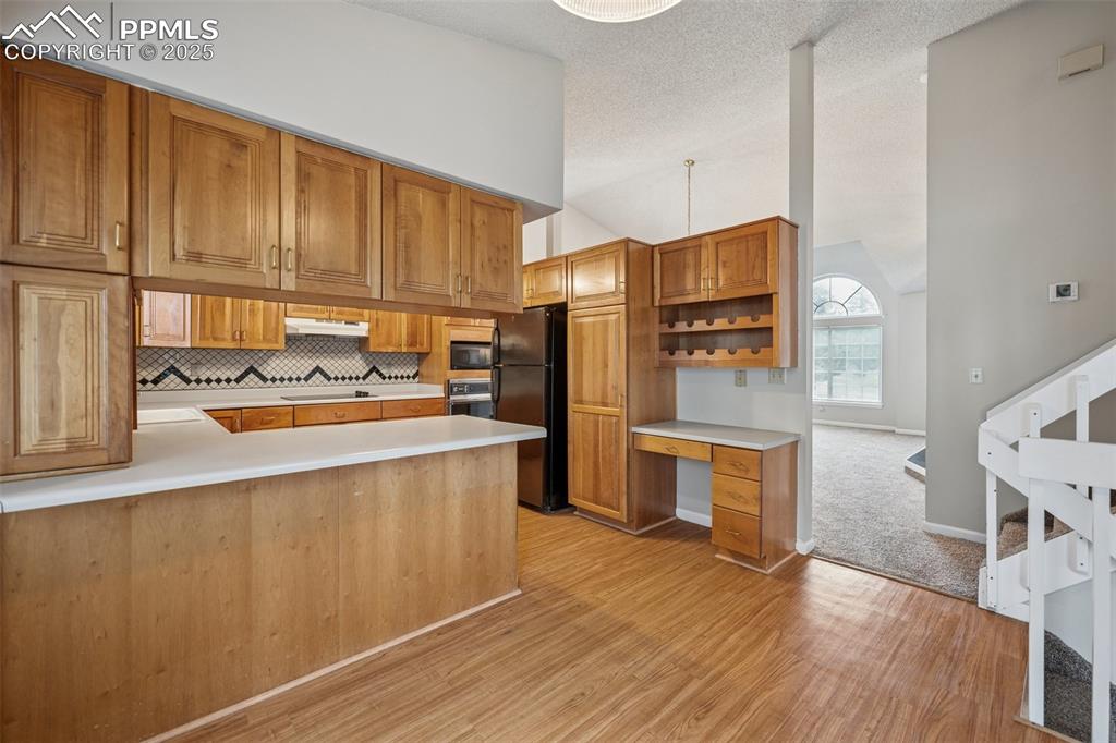 Image 9 of 42: Kitchen