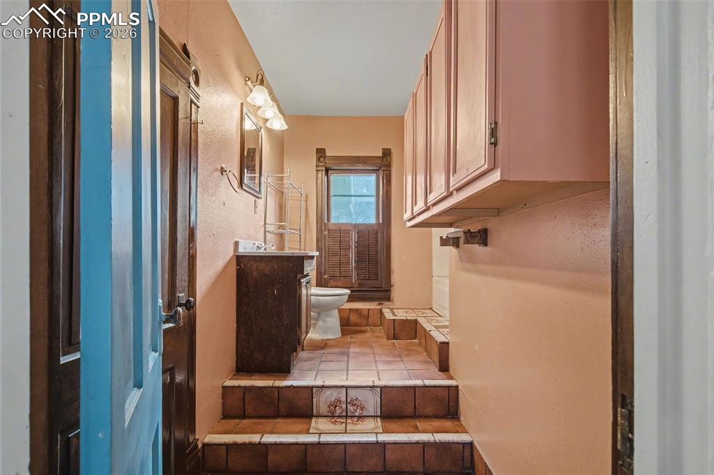 Image 13 of 28: Bathroom