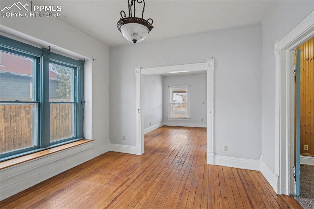 Image 5 of 28: Dining Room