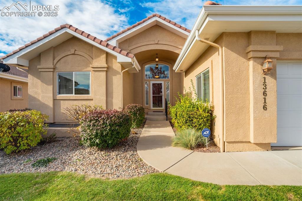 Image 12 of 50: Entry