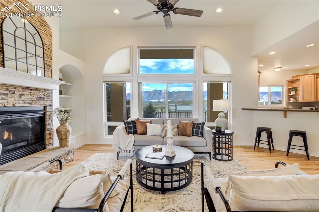 Image 16 of 50: Living Room