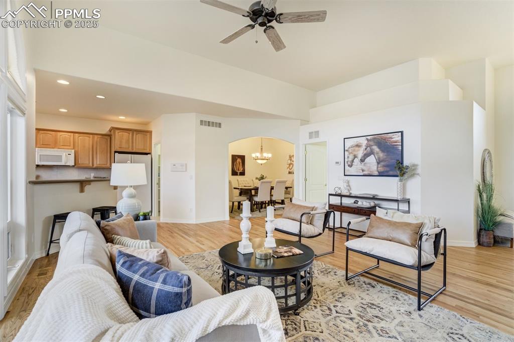 Image 21 of 50: Living Room