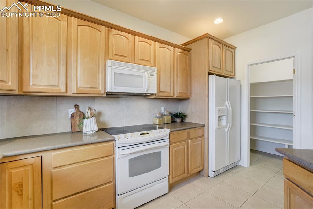 Image 24 of 50: Kitchen