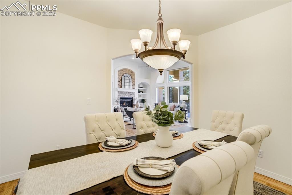 Image 26 of 50: Dining Area