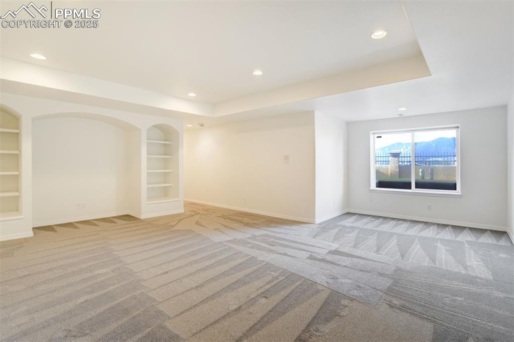 Image 35 of 50: Family Room