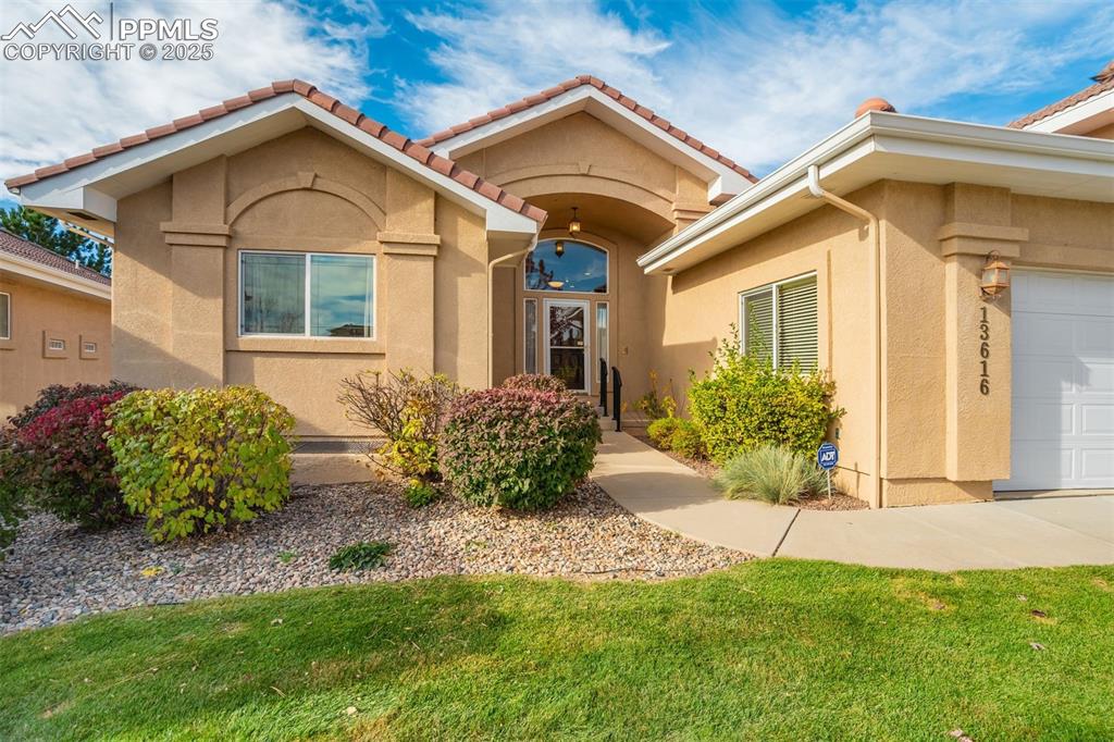 Image 44 of 50: Entry