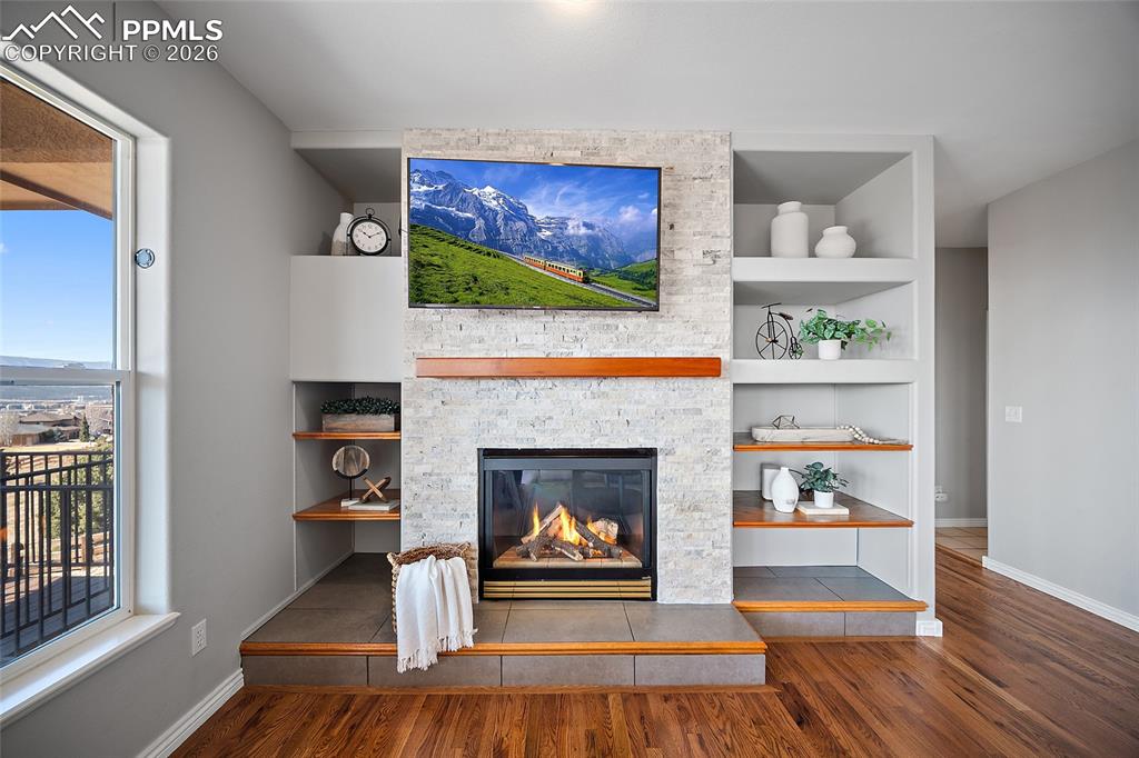 Image 11 of 49: Living Room