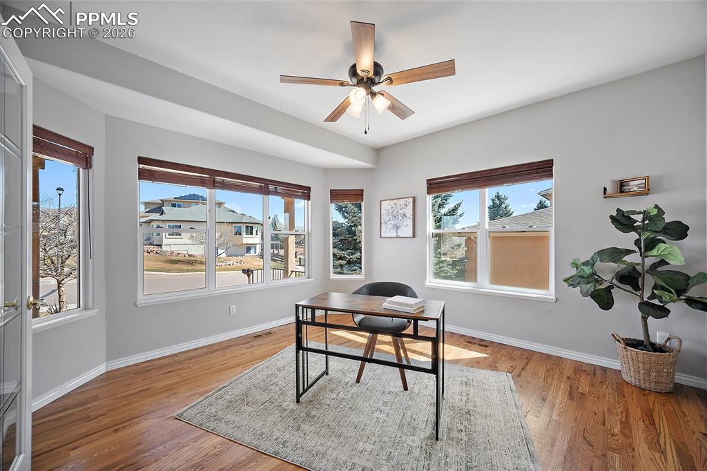 Image 16 of 49: Kitchen