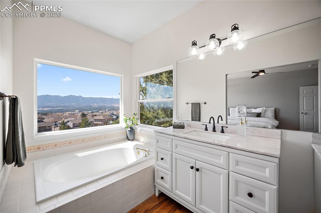 Image 22 of 49: Bathroom