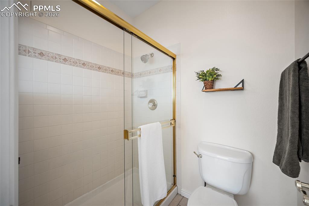 Image 23 of 49: Bathroom