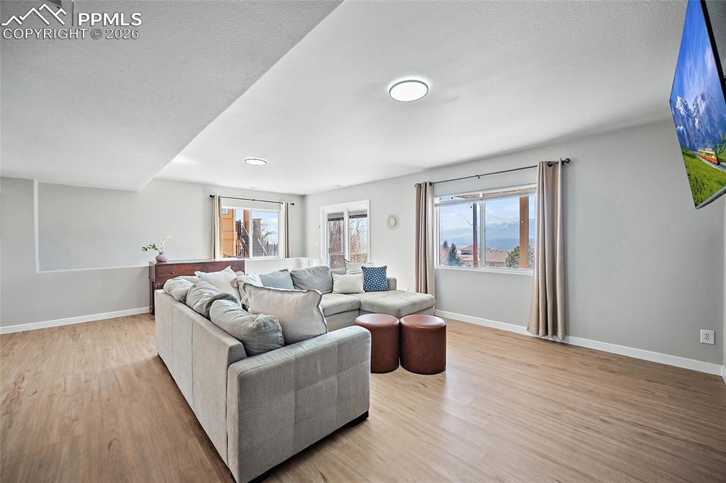 Image 32 of 49: Living Room