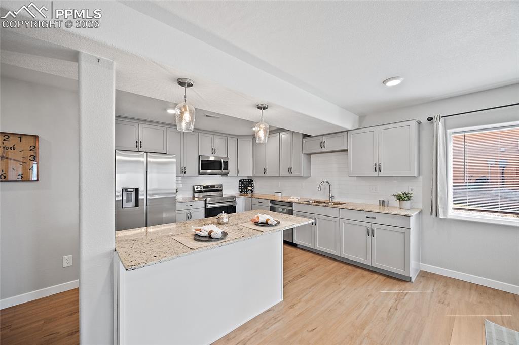 Image 36 of 49: Kitchen