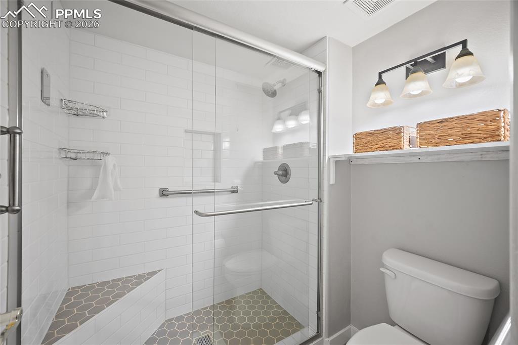 Image 42 of 49: Bathroom