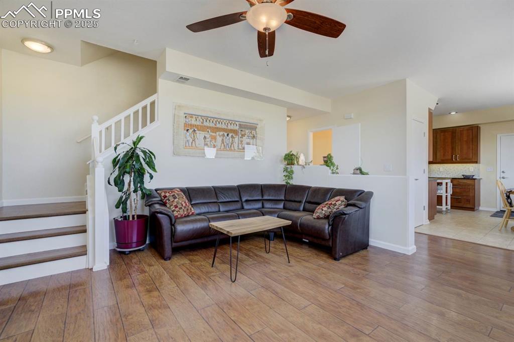Image 19 of 50: Main level living room