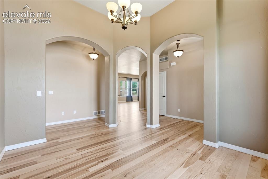 Image 5 of 50: Dining Room